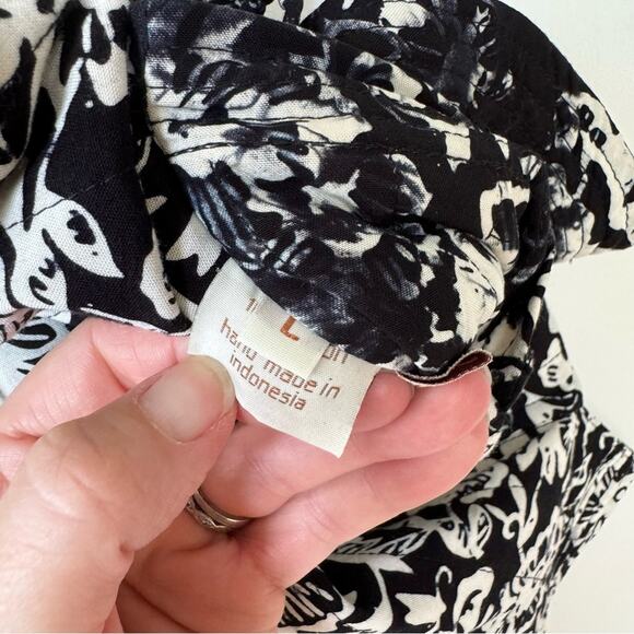 Frivolous by La Blend Black and White Funky Batik Print Reversible Vest L - Picture 10 of 10